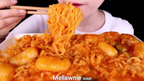 ASMR CHEESY TTEOKBOKKI WITH NOODLES (RABOKKI) EATING SOUNDS MUKBANG