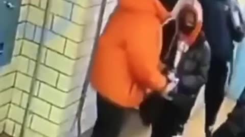 Thug tries to snatch a bag and got a bullet for his efforts