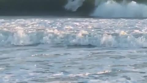 Guy washes out in wave and surf board flies up