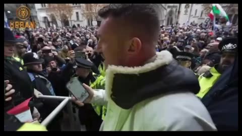 Tommy Robinson Arrested By London Police For Reporting On Anti-Semitism Rally