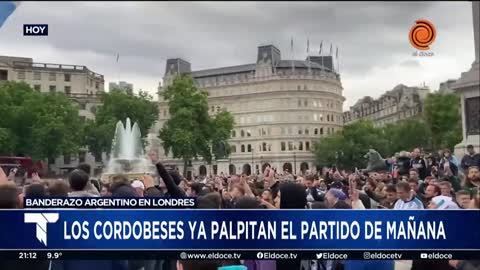 BANDERAZO por La Scaloneta en Londres: alentaron a la Selección en la previa a la Finalissima