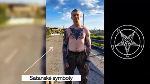 Nacisté z pluku Azov ukazují své tetování