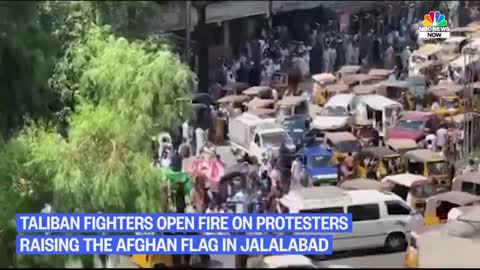 The Taliban are shooting at protesters in the Afghan flag.