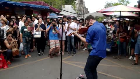 Violinist STUNS Bangkok Street with "Radioactive" Looping Cover