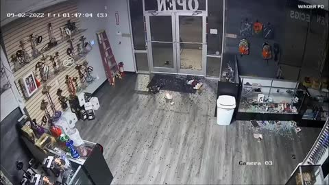 Crooks Steal From Georgia Vape Shop in 50 Seconds