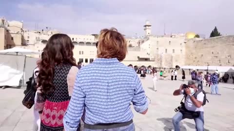 Miss Universe visits holy sites in Jerusalem's Old City