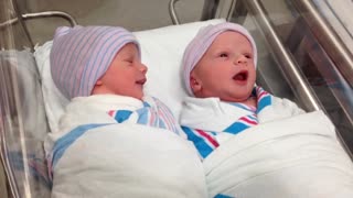 Newborn Twins Have Their First Conversation An Hour After Being Born