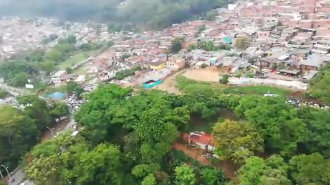 Derrumbe en la vía a Matanza genera trancón en el Norte de Bucaramanga