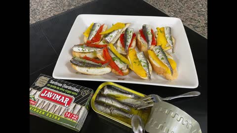 Cómo preparar unas tostas con Sardinillas Javimar (Sardinillas- Tapas- Javimar- Galicia - Conservas)