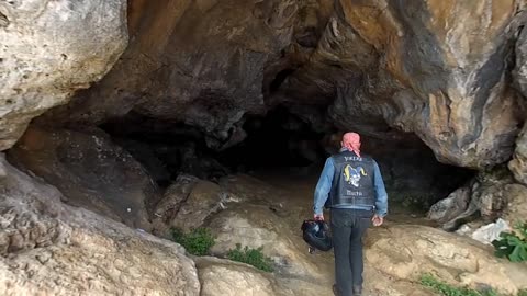 Exploring Ghar Hasan Cave / Għar Ħasan Cave In Malta With Tony Of Jesters Lab - April 2019