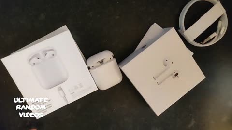 APPLE AIRPODS With Charging Case UNBOXING