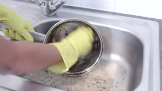How to Clean a Burnt Pot Easily