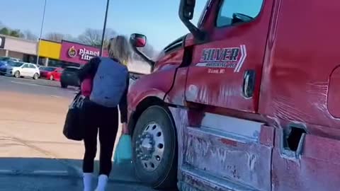 Although she drives a big truck, she still insists on exercising female drivers every day.