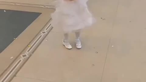 small girls viral dance