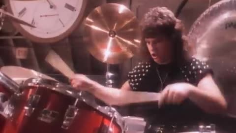 RATT - Round And Round (Official Music Video)