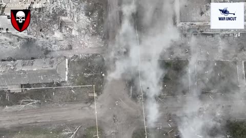 Horrible footage! Ukraine drones DROPS bombs on Russian forces