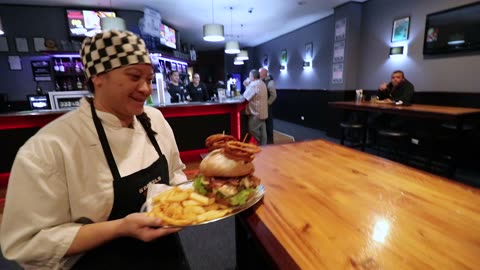 144 PEOPLE HAVE FAILED THIS GIANT NEW ZEALAND CHEESEBURGER CHALLENGE!