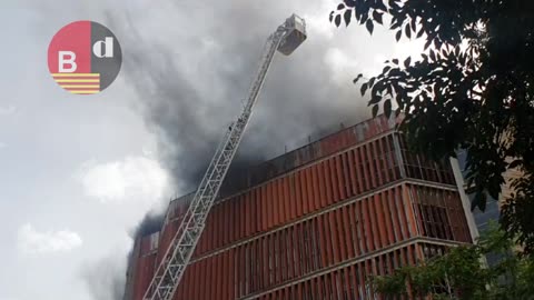 Incendio en un edificio de oficinas del Eixample
