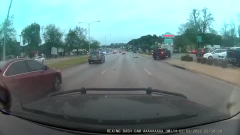 Jay walker gets mowed down by a pick-up truck🏃‍♂️🚚💨