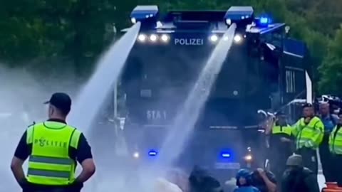 Germany tries using weak water hoses on road protestors