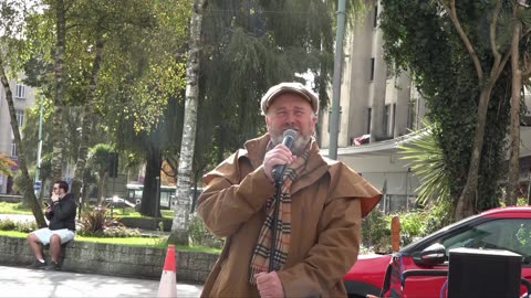 Andy Marchall Crooner Busking.8 The Ocean City Plymouth 22nd October 2022