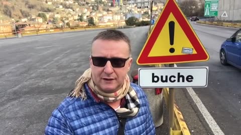 Dogana Como-Svizzera,quello che trova un turista appena entra in Italia a Como dalla Svizzera dalla dogana di Brogeda dall'autostrada VIDEO DENUNCIA DI 5 ANNI FA DI LAMBRENEDETTO DAL CONFINE SVIZZERA-LOMBARDIA