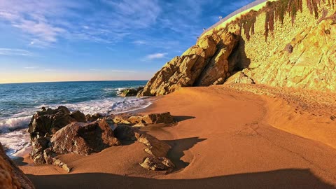 Serene Shores: Majestic Waves on a Cloudy Day for Study & Meditation