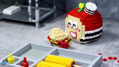 The Cocoaple Prisoner With Rich Food and Poor Food DIY _ Bricks World Asmr Animation