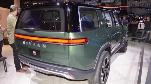 Rivian R1S 2022 Electric SUV Interior & Exterior Walk Through & Driving