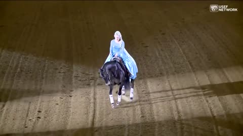 Professional horse rider removes cape, pulls off stunning performance