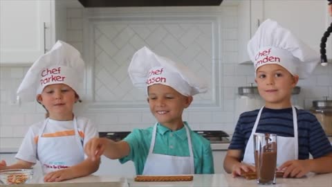 How To Make Chocolate Covered Pretzel Rods - Kids in the Kitchen Six Sisters Stuff