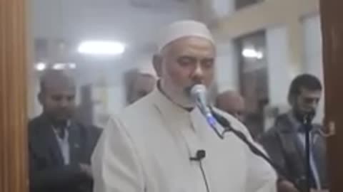 #Ismail Hania Reciting Holy Verses of Quran While Offering Prayer