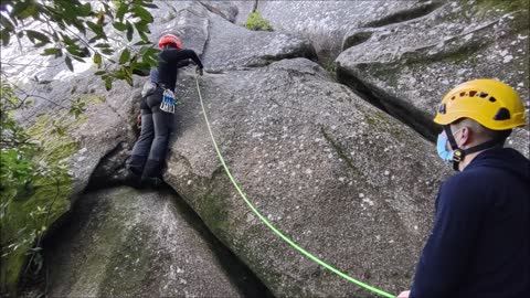 Instrução básica de escalada esportiva.