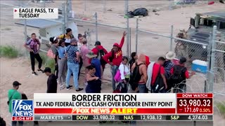 Shocking video shows Texas closing border only for Biden's federal agents to open it
