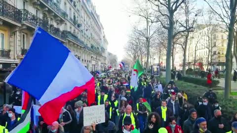 Love My Beautiful French Brothers and Sisters Holding The Line FOR THE 25th CONSECUTIVE SATURDAY!!!