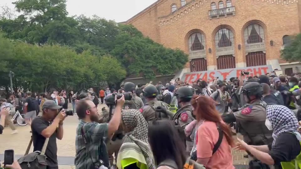 Texas police advances on Hamas supporters