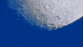 Amazingly clear zoom-in detail of the moon