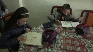 La radio vuelve a ser la escuela de miles de niños en Colombia