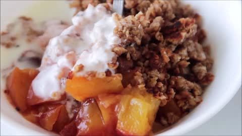 10-Minute Healthy Peach Crumble Recipe