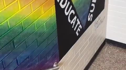 LGTBI indoctrination in schools/ Adoctrinamiento LGTBI en las escuelas deUSA