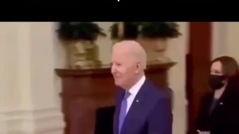 JOE BIDEN'S DISAPPEARING HEAD?