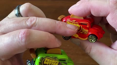 Unboxing Hot Wheels Green Roller Toaster
