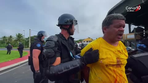 Elie Domota, arrêté par la gendarmerie et libéré par le peuple guadeloupéen