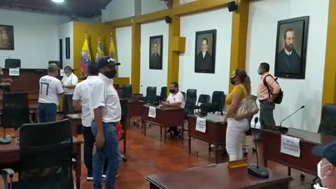 Concejales de Girón se enfrentan