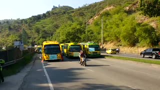 Los videos del plan tortuga que adelantan los conductores de buses en Bucaramanga