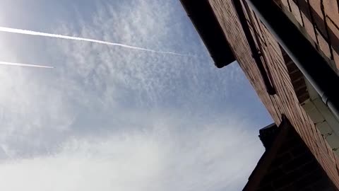 Chemtrailing - 6 chemtrails in minutes of each other prt 3.