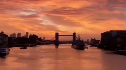 Sunrise from London Bridge 😍🧡| united kingdom