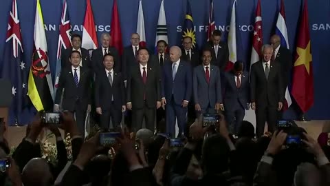 Biden gets VERY confused as he stands among fellow world leaders at the APEC summit