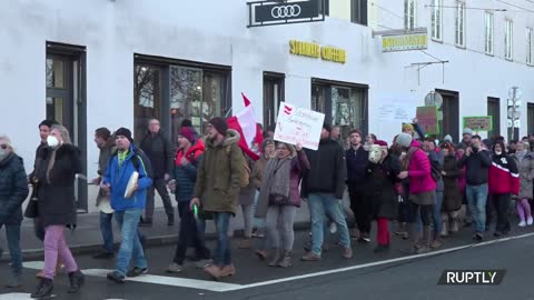 Austria: Hundreds march against COVID-19 measures in Salzburg - 01.12.2021