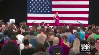 Elizabeth Warren get heckled at campaign event